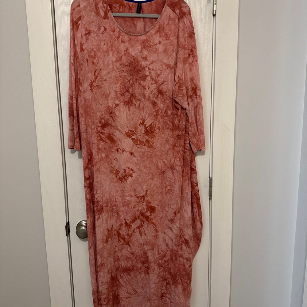 Elegant Tie-Dye Maxi Dress